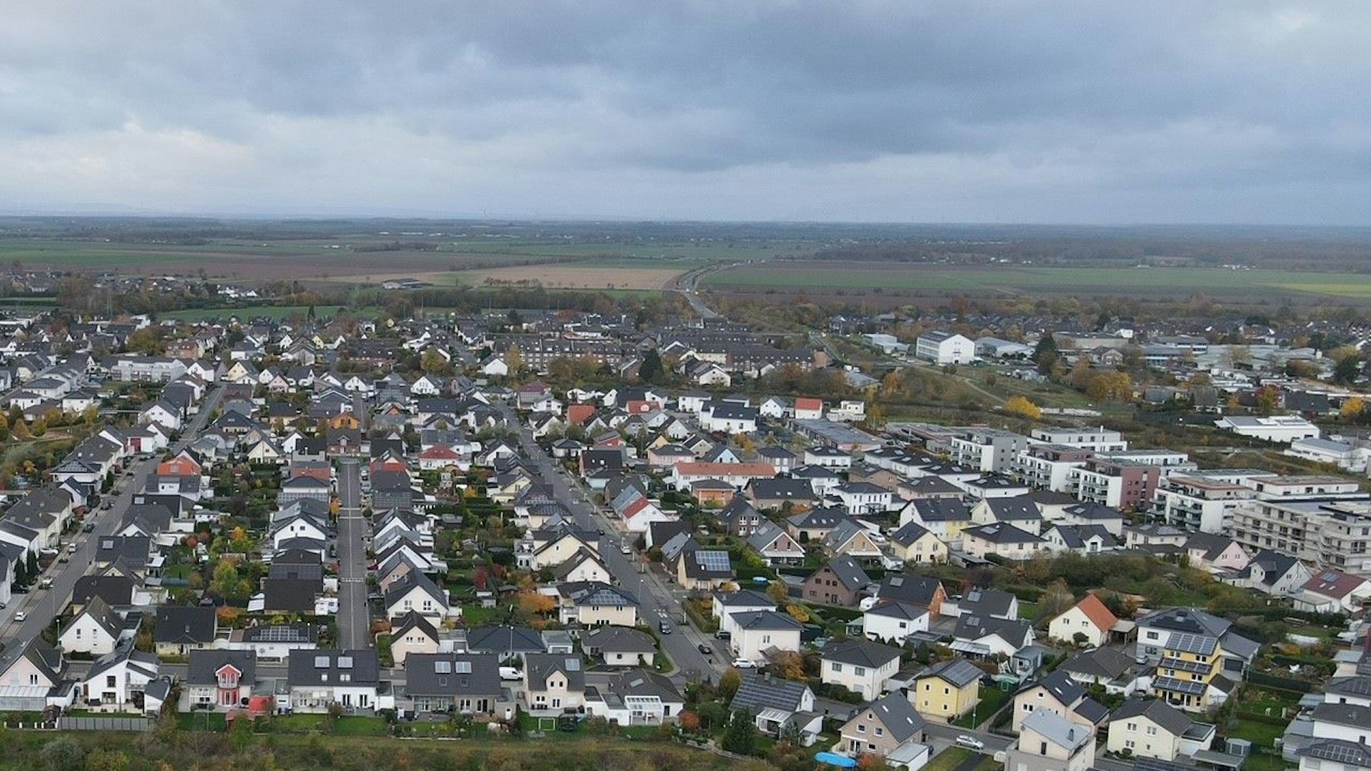 Das Bild zeigt einen Großteil von Weilerswist-Süd aus der Luft.