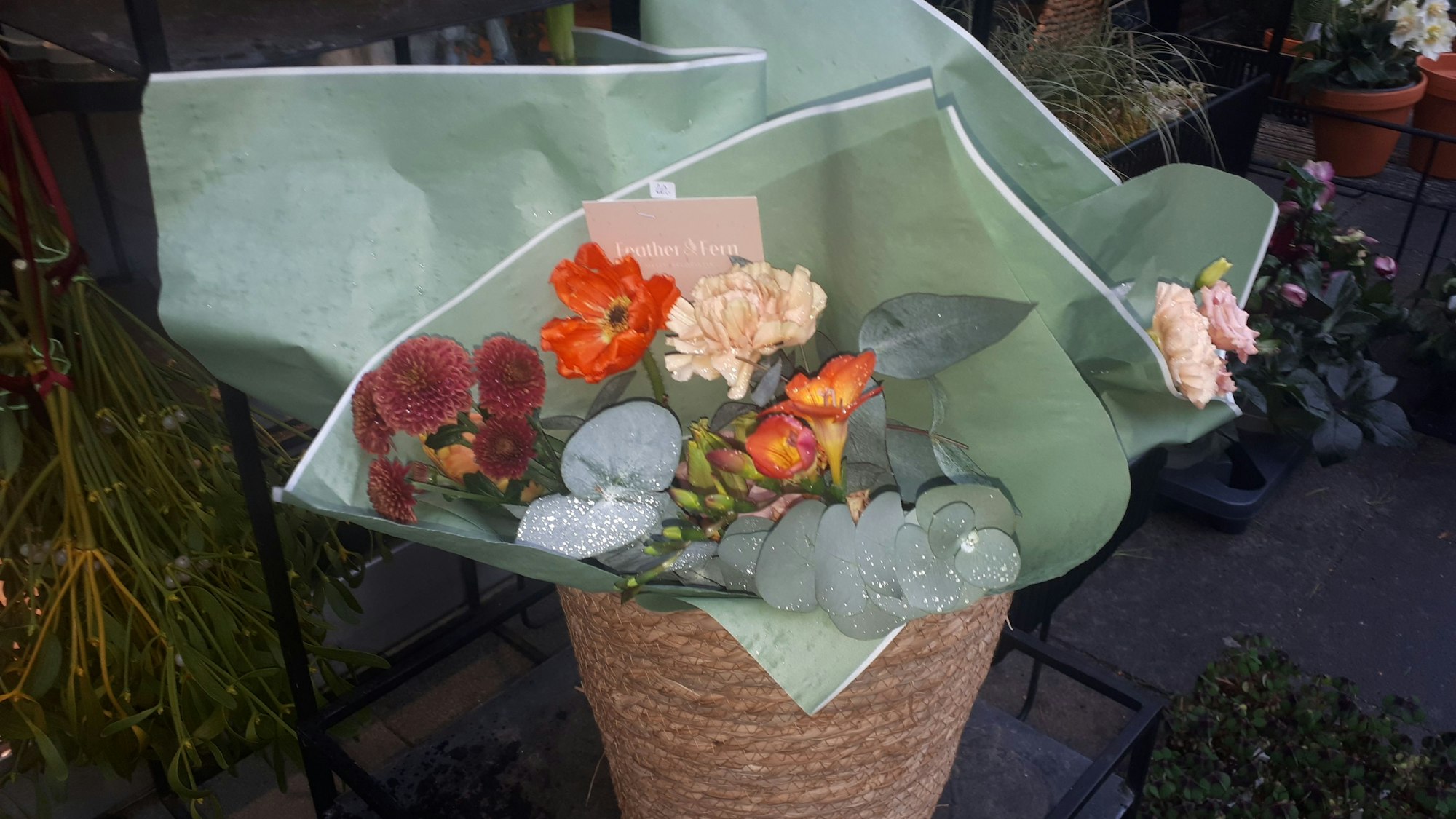 Ein Blumengesteck ist zu sehen.