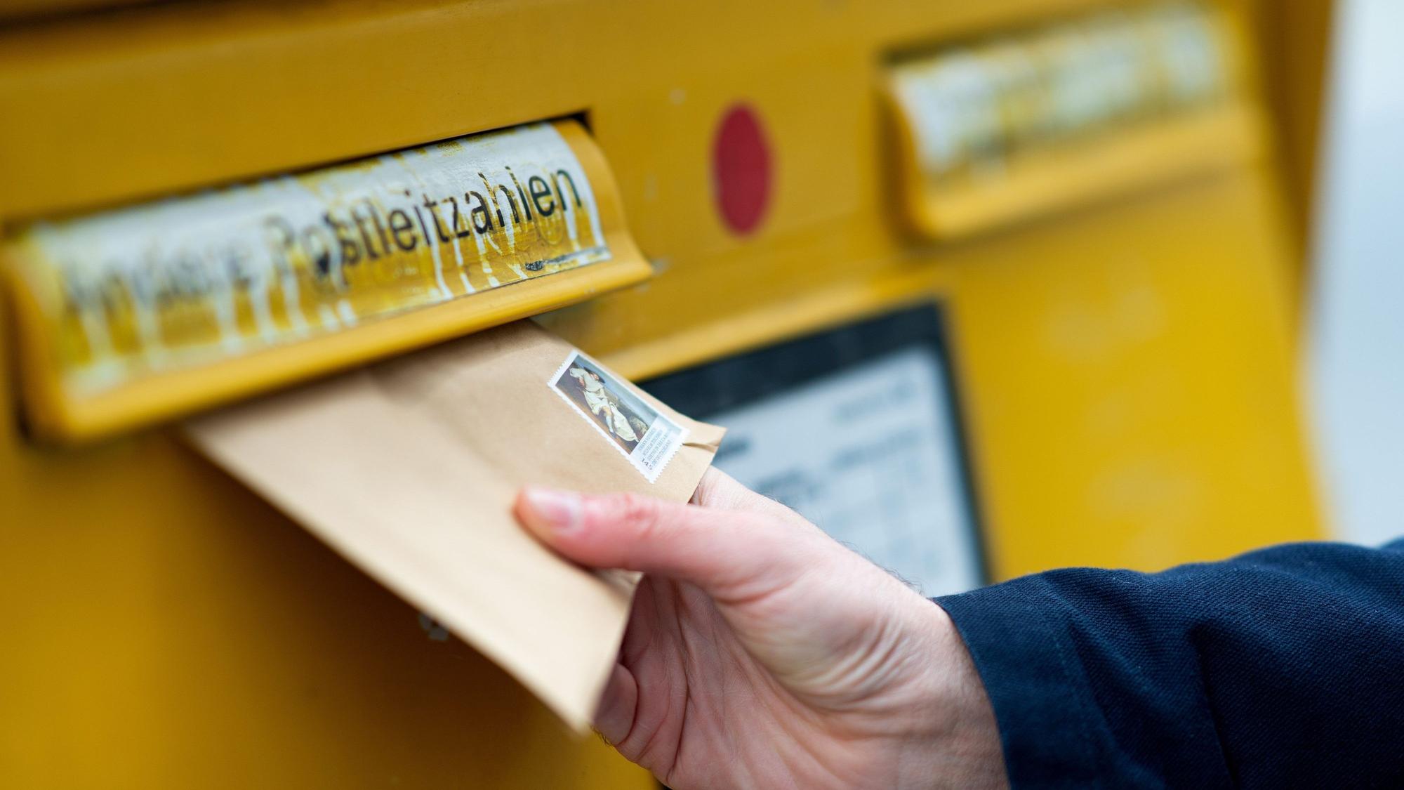 Wann kommt demnächst ein Brief beim Adressaten an? Wohl später als bisher. Zudem dürfte der Versand teurer werden.