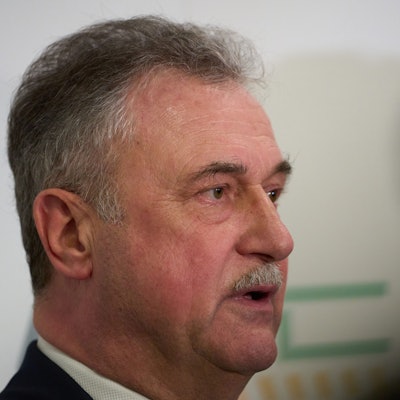 Claus Weselsky, Vorsitzender der Gewerkschaft Deutscher Lokomotivführer (GDL), greift das Bahn-Management an.