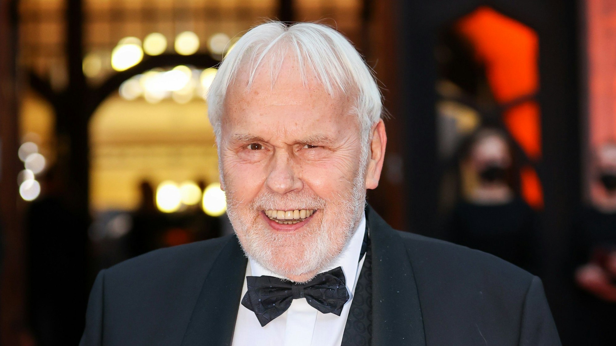 Sänger Gunther Emmerlich bei einem Auftritt 2021. Der Moderator starb unerwartet.