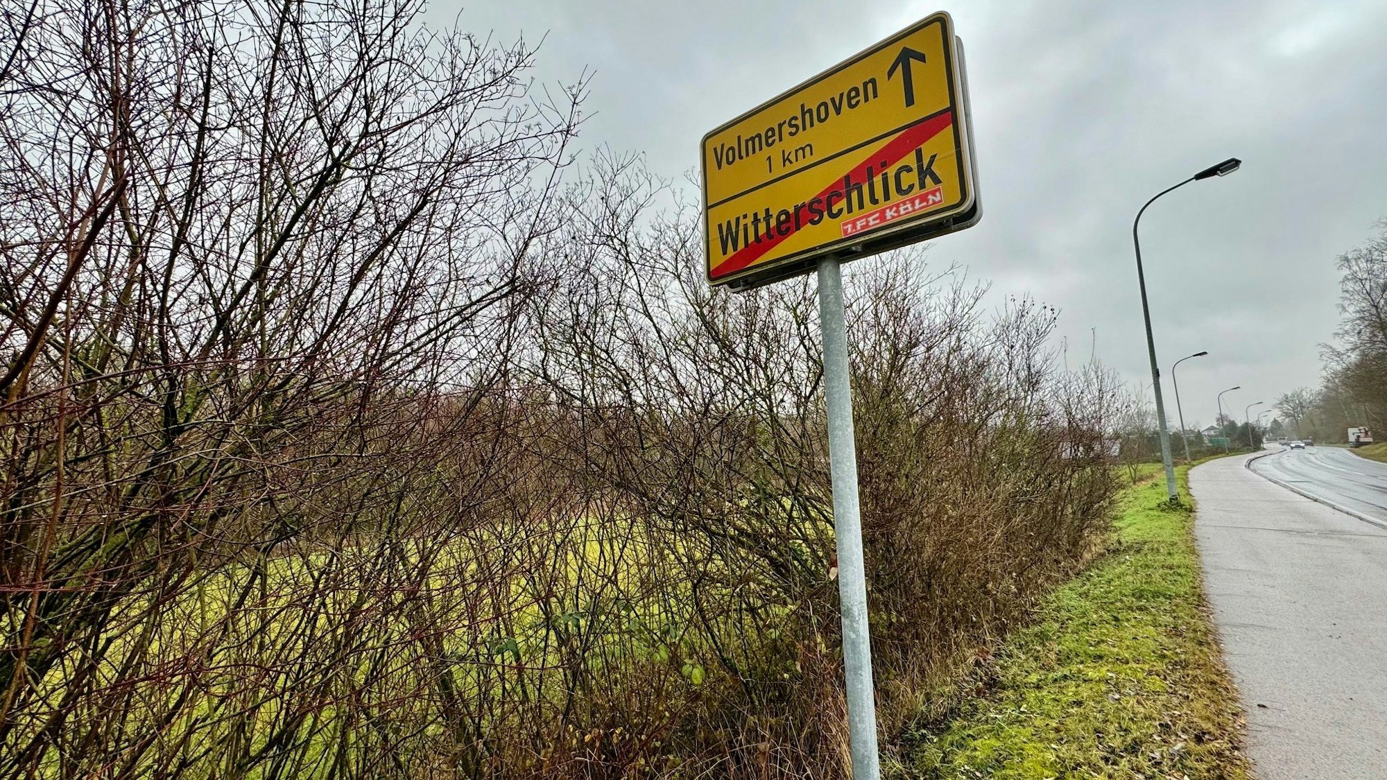 An der Hauptstraße zwischen Witterschlick und Volmershoven-Heidgen, am Grundstück ‚Kumpelsgarten‘, soll die Zentrale Unterkunftseinrichtung für Geflüchtete gebaut werden.