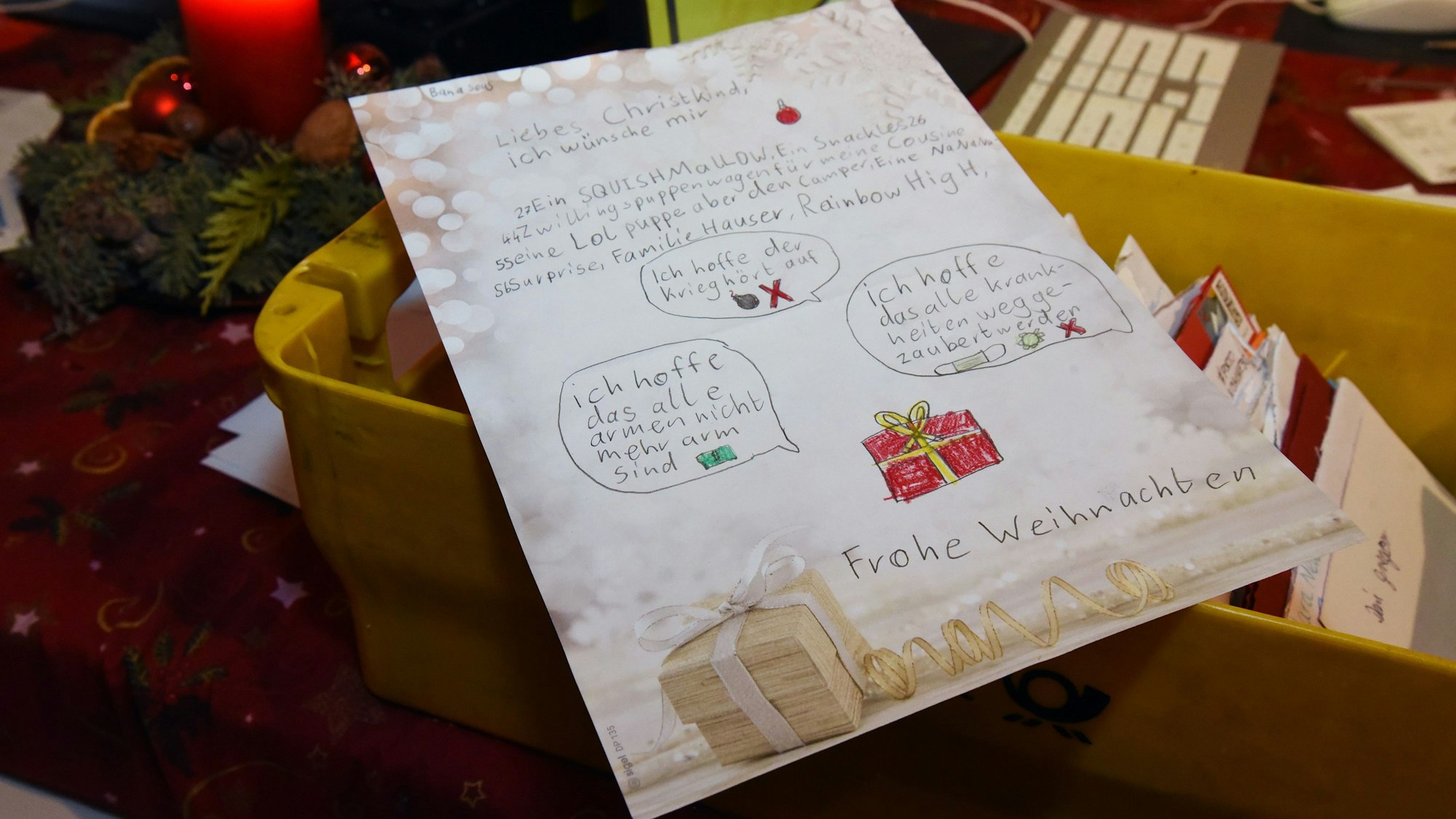 Ein handgeschriebener und gemalter Wunschzettel eines Kindes an das Christkind. Dass alle Krankheiten weggezaubert werden, ist einer der Wünsche des jungen Schreibers.