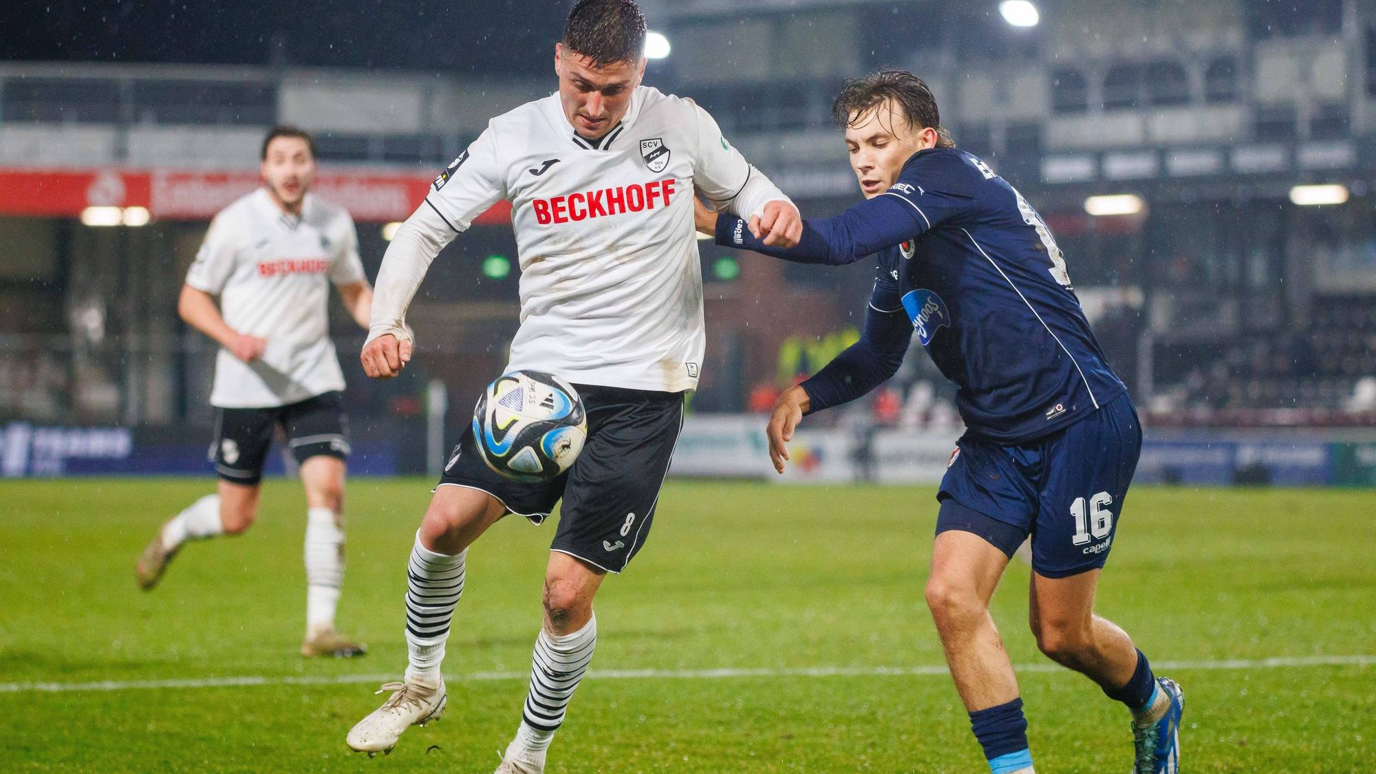 v.l. Marcel Mehlem SC Verl, 08, Florian Engelhardt FC Viktoria Koeln 1904, 16 GER, SC Verl vs. FC Viktoria Koeln 1904, Fussball, 3. Liga, 20. Spieltag, Spielzeit 2023/2024, 20.12.2023 DFL Regulations prohibit any use of photographers as image sequences and/or quasi-video. GER, SC Verl vs. FC Viktoria Koeln 1904, Fussball, 3. Liga, 20. Spieltag, Spielzeit 2023/2024, 20.12.2023 Verl *** v l Marcel Mehlem SC Verl, 08 , Florian Engelhardt FC Viktoria Koeln 1904, 16 GER, SC Verl vs FC Viktoria Koeln 1904, Football, 3 Liga, Matchday 20, Season 2023 2024, 20 12 2023 DFL Regulations prohibit any use of photographers as image sequences and or quasi video GER, SC Verl vs FC Viktoria Koeln 1904, Football, 3 Liga, Matchday 20, Season 2023 2024, 20 12 2023 Verl Copyright: xEibner-Pressefotox/xJanxStrohdiekx EP_JSK