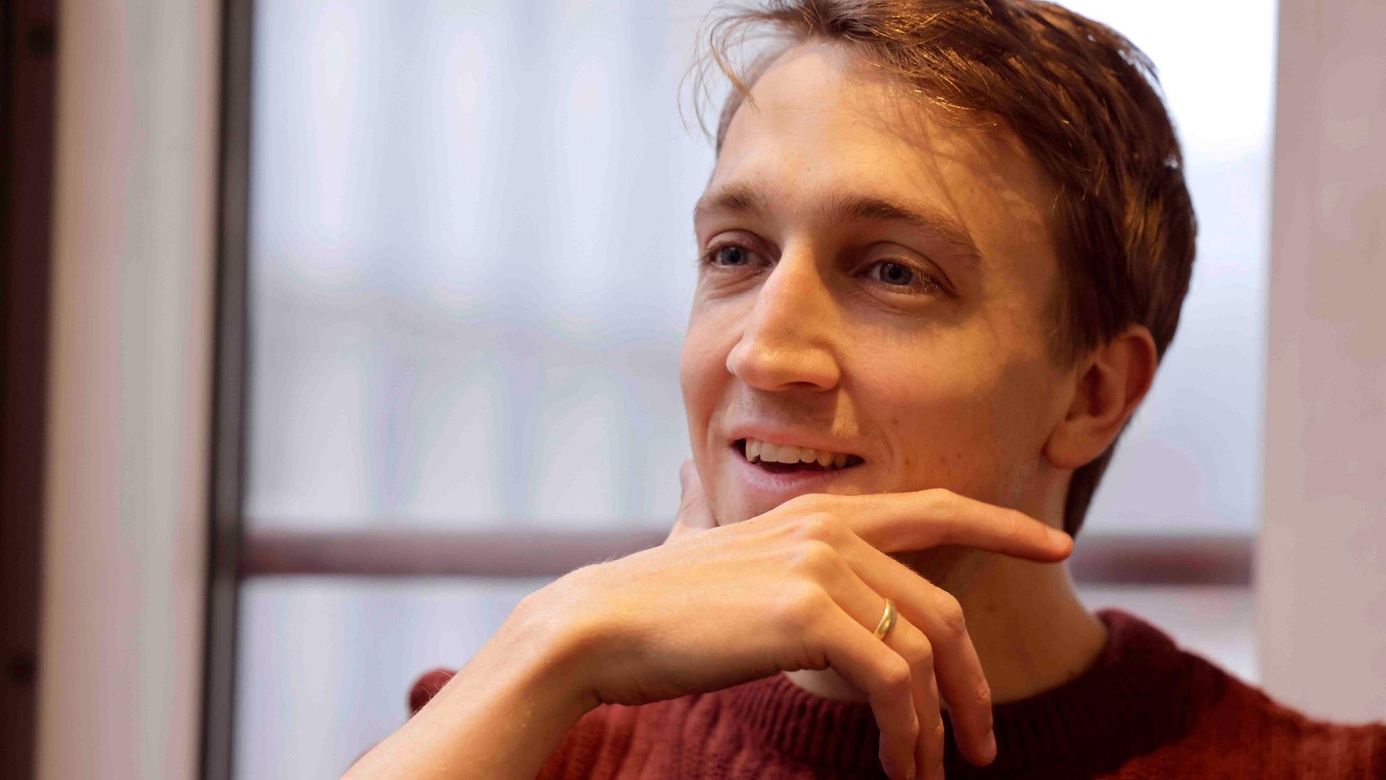 Pianist Fabian Müller spricht im Interview über seinen Auftritt mit seinem ehemaligen Lehrer Pierre-Laurent Aimard am zweiten Weihnachtstag in der Kölner Philharmonie.