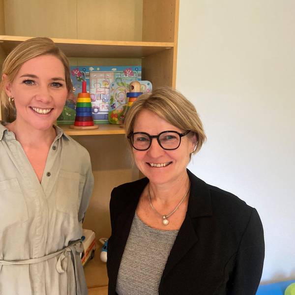 Zu sehen sind Sabrina Oude-Weßelink, Teamleiterin und Koordinatorin, und die SkF-Vorständin Ulrike Schubert.