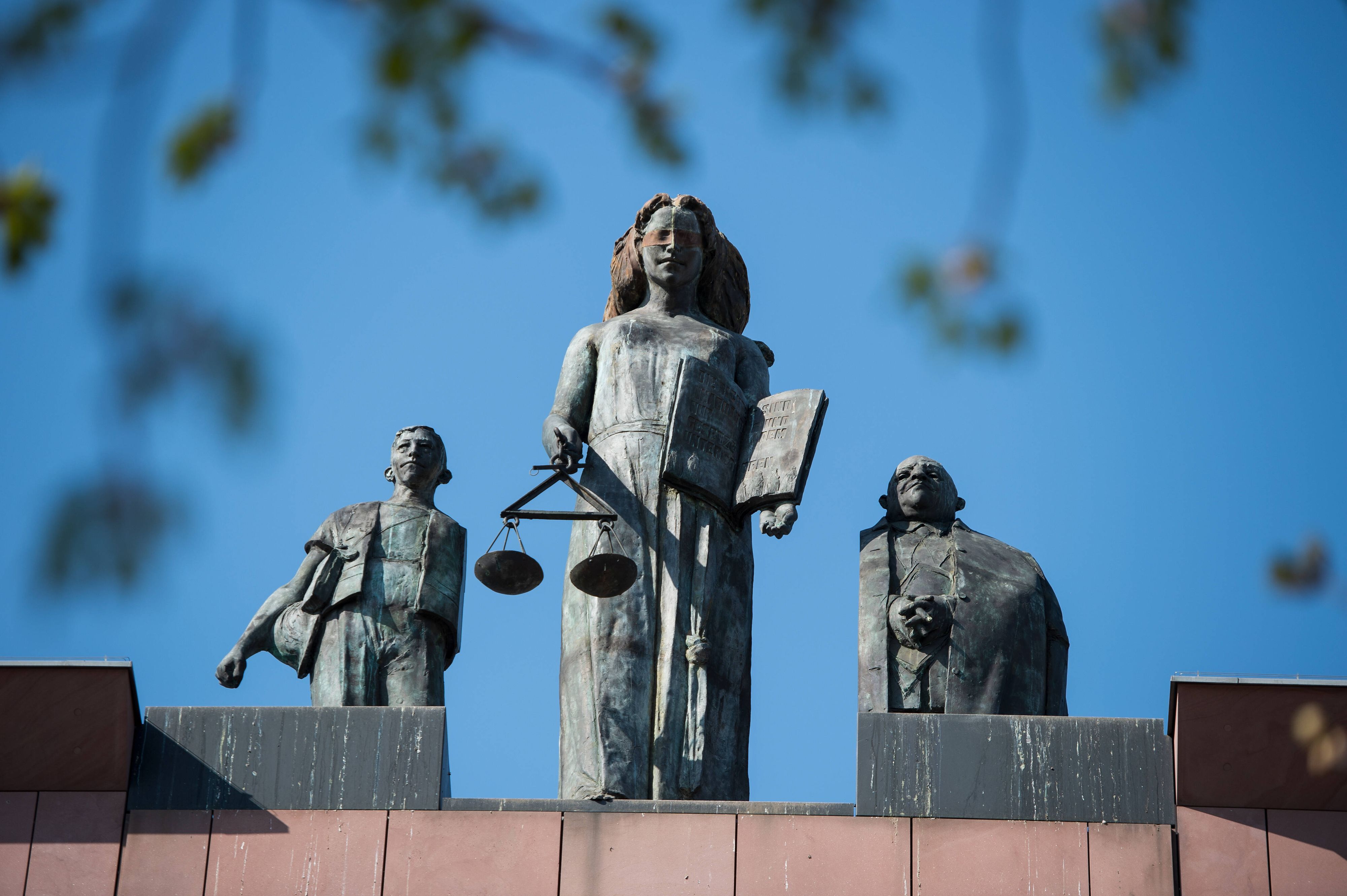 Landgericht Darmstadt 31.03.2019 Darmstadt x1x Landgericht, Justitia Figur. Darmstadt Darmstadt Hessen Germany *** Regional Court Darmstadt 31 03 2019 Darmstadt x1x Regional Court, Justitia Figure Darmstadt Darmstadt Darmstadt Hesse Germany