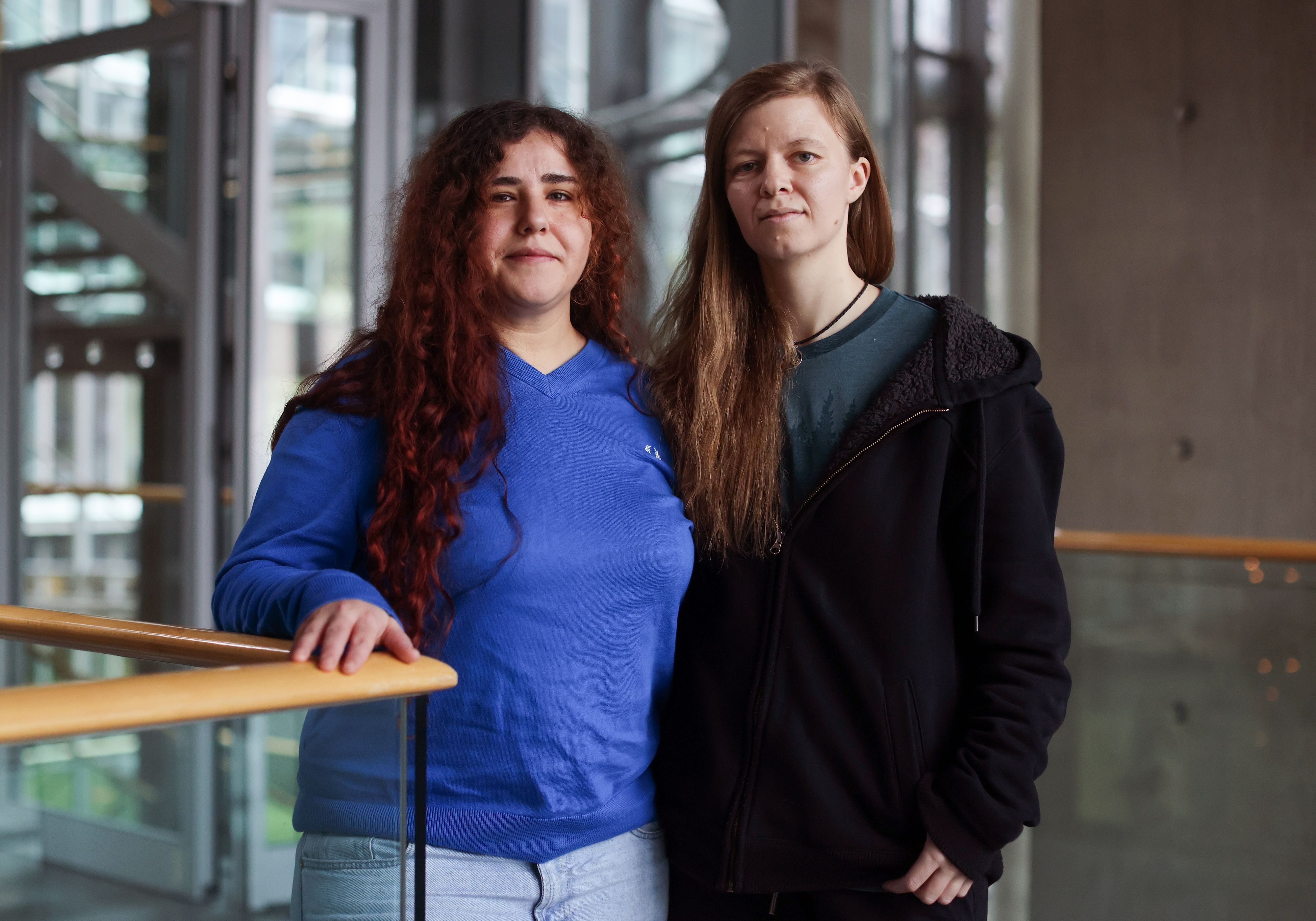 Jüdische und palästinensische Menschen kämpfen gemeinsam für den Frieden: Dafür stehen die Kölnerinnen Swetlana Nowoshenowa (r.) und Zeynep Karaosman. (Archivbild)