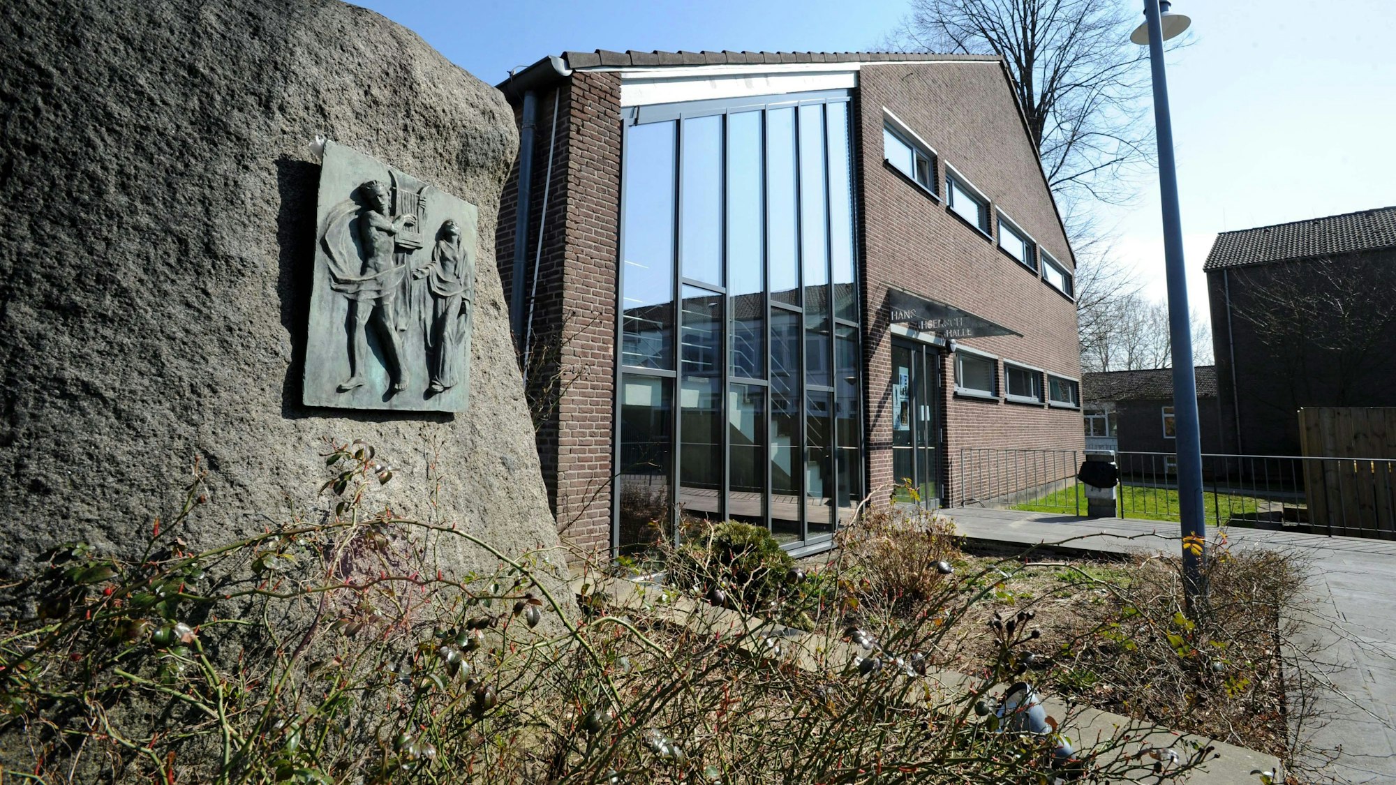 Außenansicht der Hans-Hoersch-Halle in Burscheid.