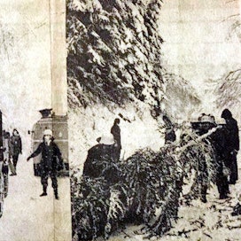 Alte Fotos zeigen Einsatzkräfte im Schnee, die Bäume wegräumen.