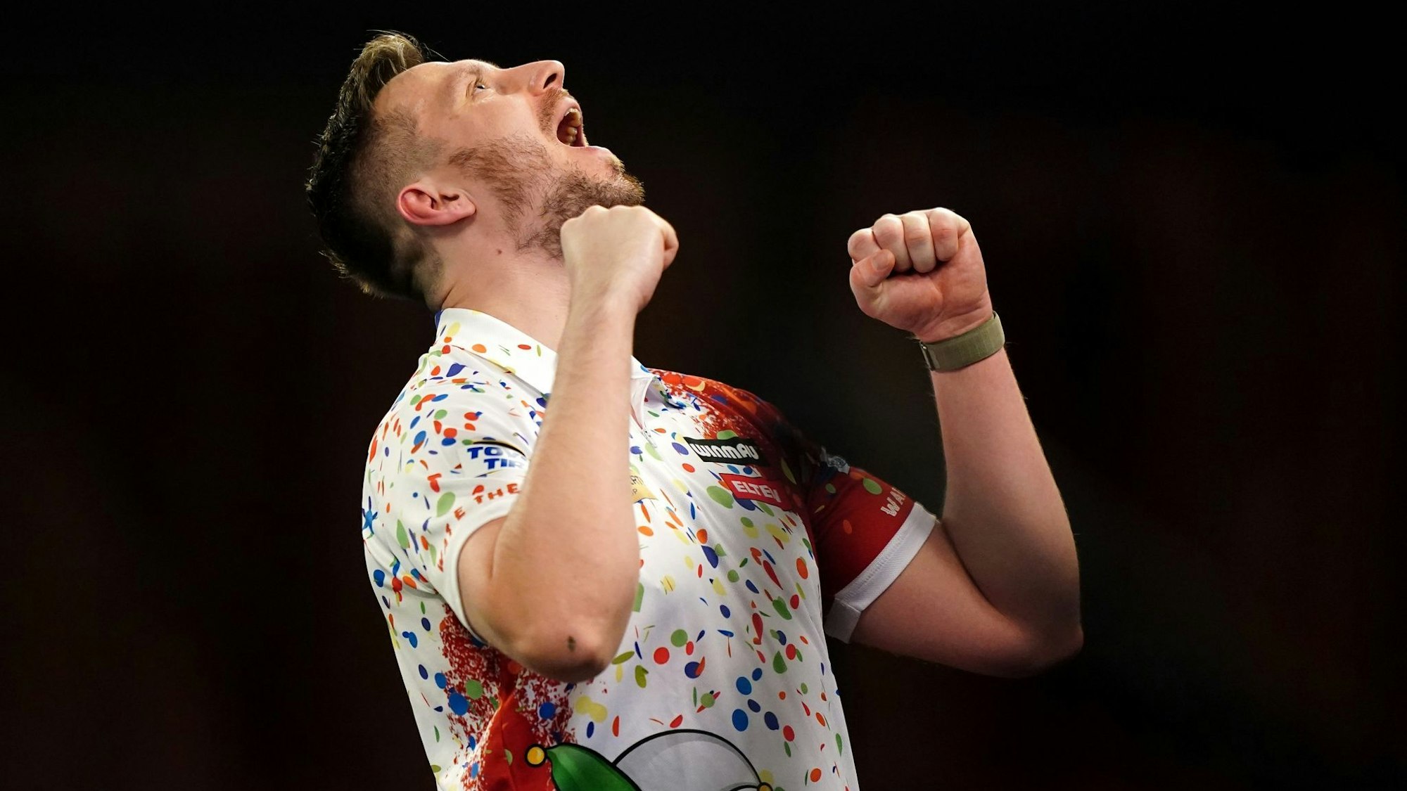 Emotionaler Moment: Florian Hempel feiert seinen Sieg gegen Dimitri van den Bergh.