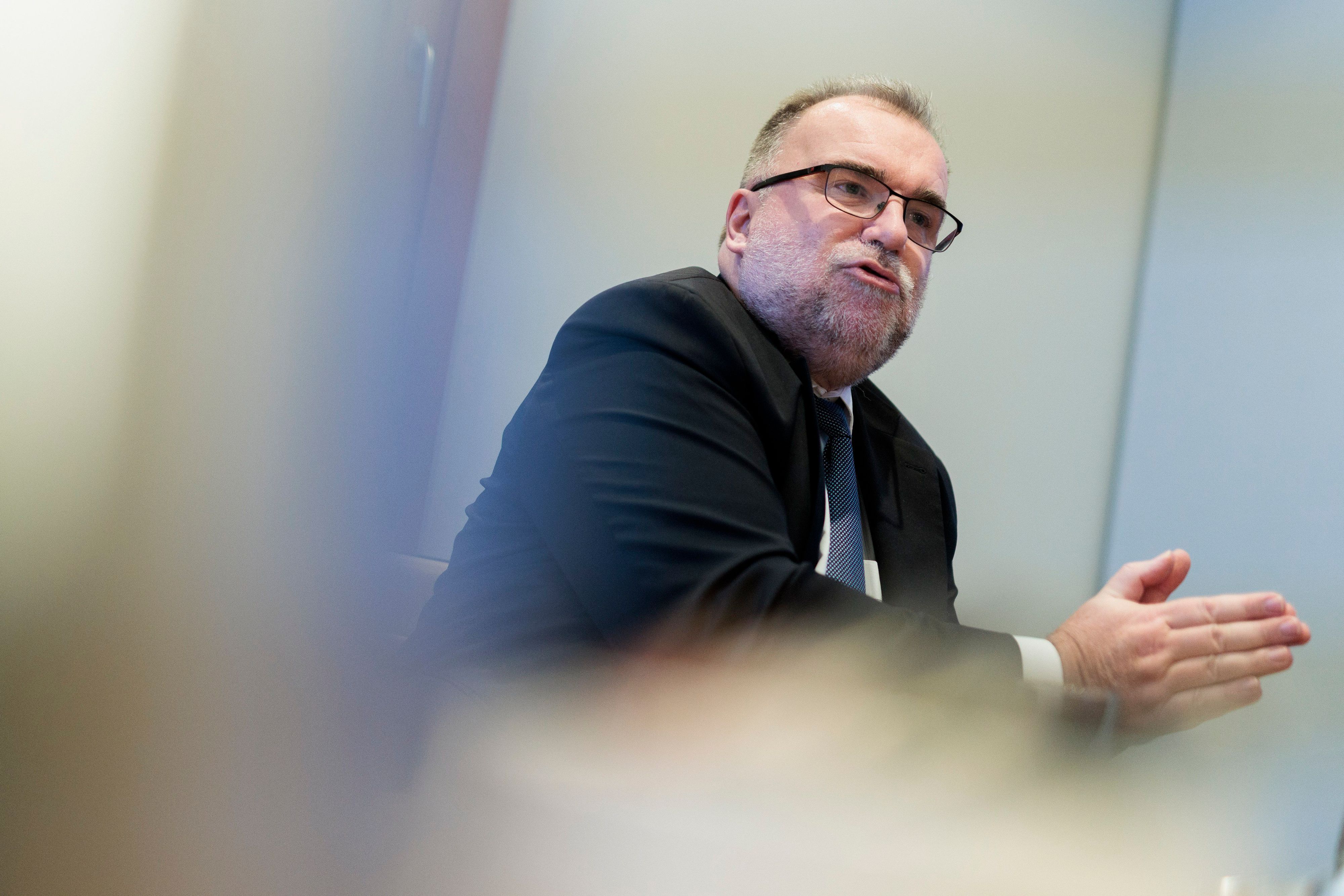 11.12.2023, Berlin: Siegfried Russwurm, Präsident des Bundesverbandes der Deutschen Industrie (BDI), aufgenommen bei einem Termin im Haus der Wirtschaft. (Zu dpa "Industrie sieht kaum noch Chancen für früheren Kohleausstieg") Foto: Carsten Koall/dpa +++ dpa-Bildfunk +++
