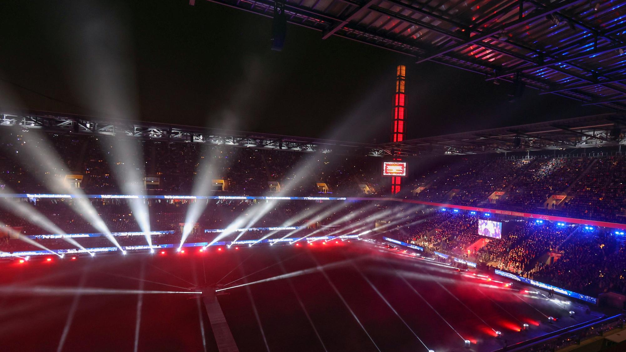 „Loss mer Weihnachtsleeder singe“ im Rhein-Energie-Stadion.