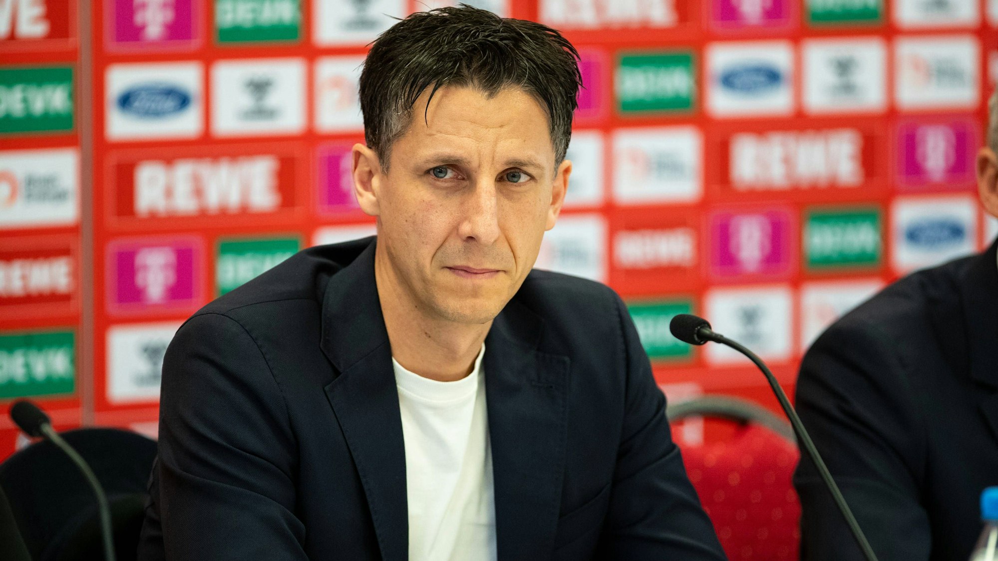 Christian Keller, Geschäftsführer des 1.FC Köln bei der Pressekonferenz nach der Verkündung des CAS-Urteils.