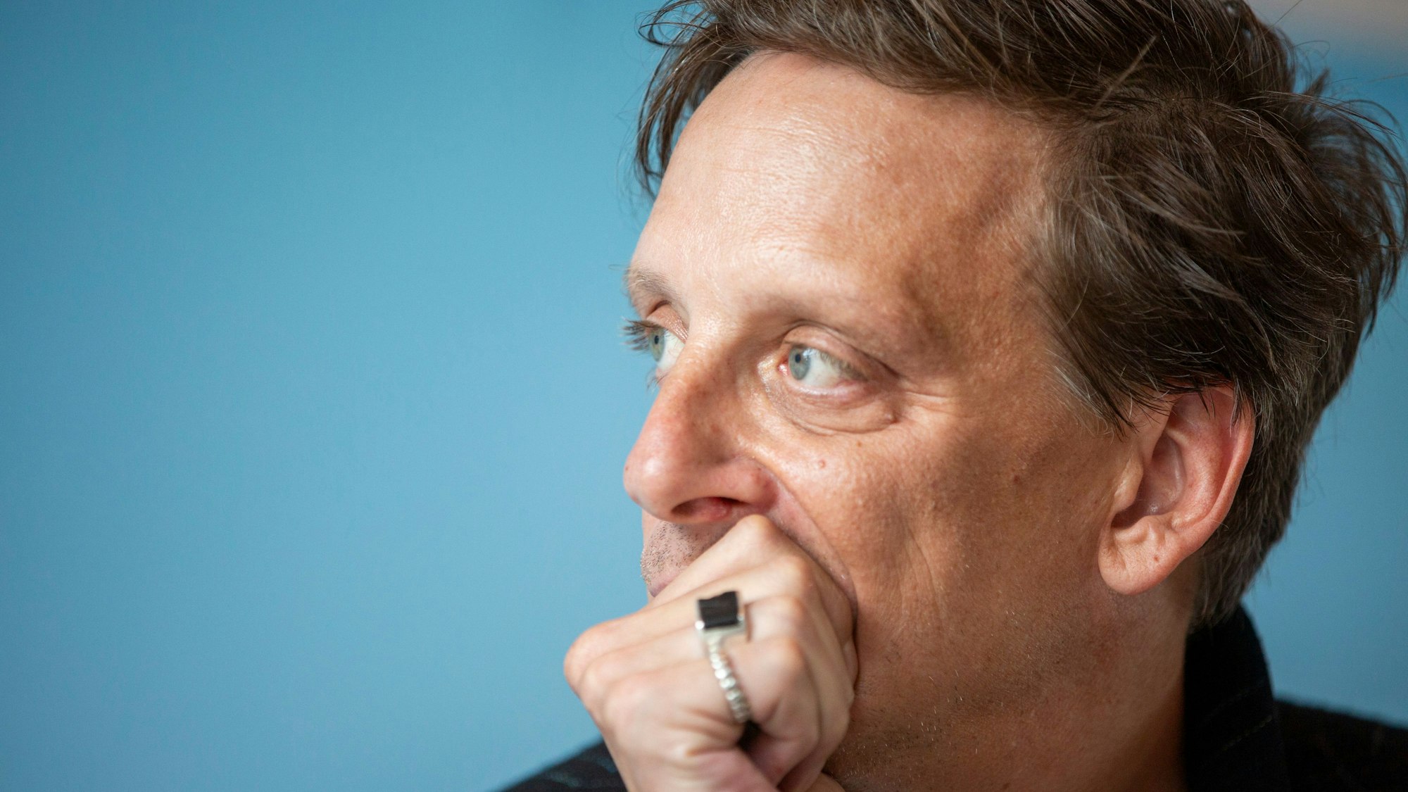 15.08.2023
Köln, NRW
Kay Voges wird neuer Intendant des Schauspiel Köln ab 2025
+++ NO MODEL RELEASE +++
+++ No Property Release +++
Ab dem Zeitpunkt der ordnungsgemäßen Lieferung des Bildmaterials durch den Urheber ist der Bildnutzer für dessen sachgemäße Verwendung verantwortlich. Der Bildnutzer trägt die Verantwortung für die Betextung sowie die sich aus der konkreten Veröffentlichung ergebenden Sinnzusammenhänge. © Thomas Banneyer