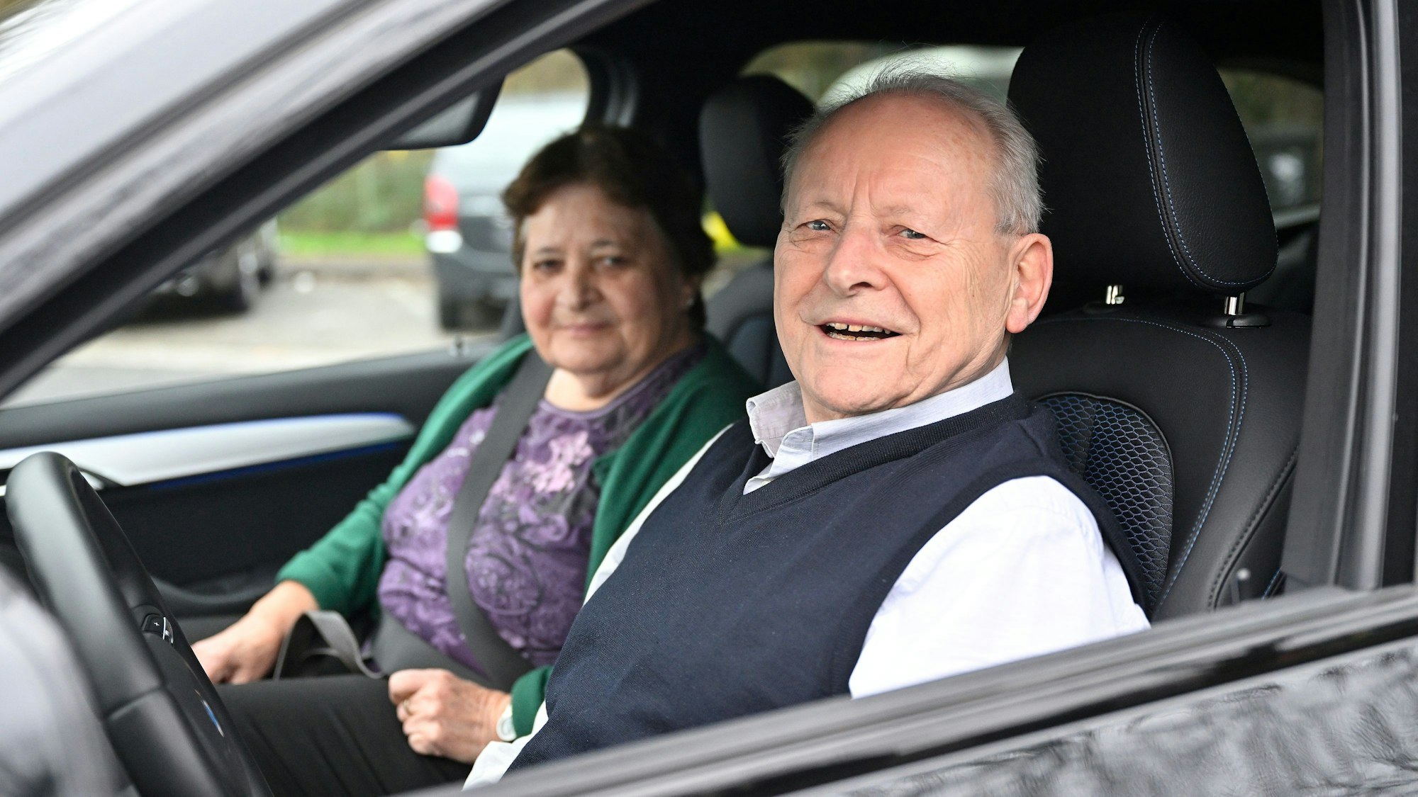 Hilde und Rudi aus Köln-Merheim waren auf dem Weg zu einer ihrer Töchter in Frankfurt.
