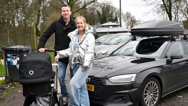 Auf ihr erstes Weihnachten zu dritt freuten sich Renzo, Dominique und Baby Louis aus Amsterdam. Sie waren auf dem Weg zu Familienangehörigen in Österreich.