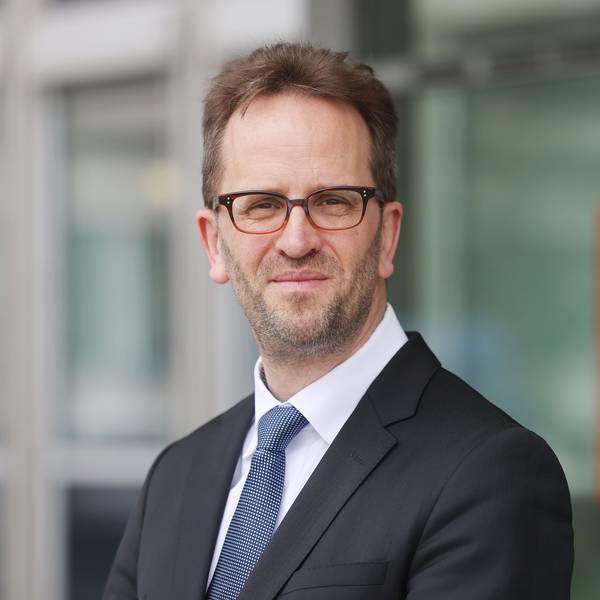 Nordrhein-Westfalen, Bonn: Klaus Müller, Präsident der Bundesnetzagentur, steht vor dem Haus der Bundesnetzagentur. (Archivbild)