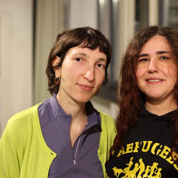 Kristina Bublevskaya (l.) und Zeynep Karaosman stehen nebeneinander.