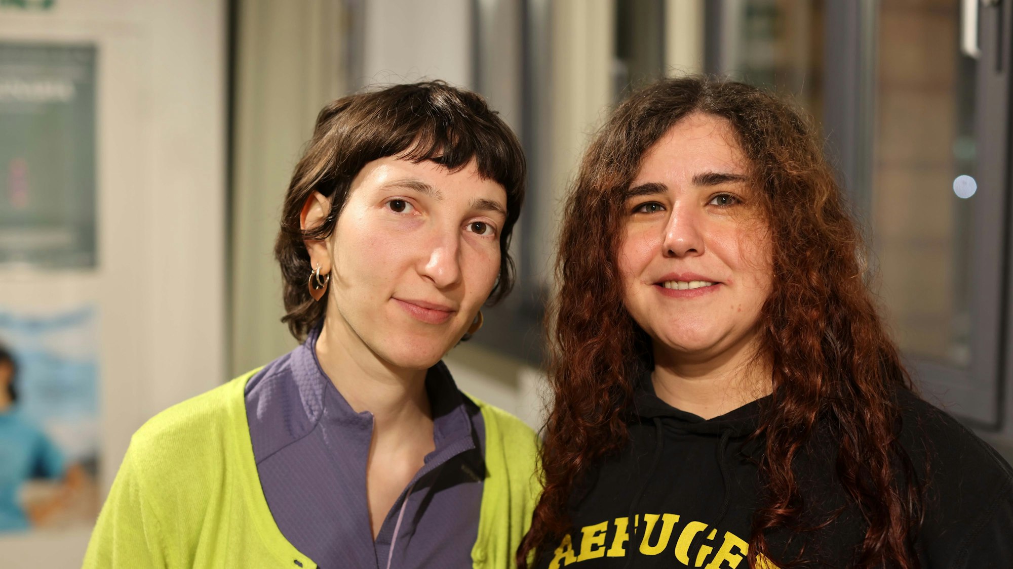 Kristina Bublevskaya (l.) und Zeynep Karaosman stehen nebeneinander.