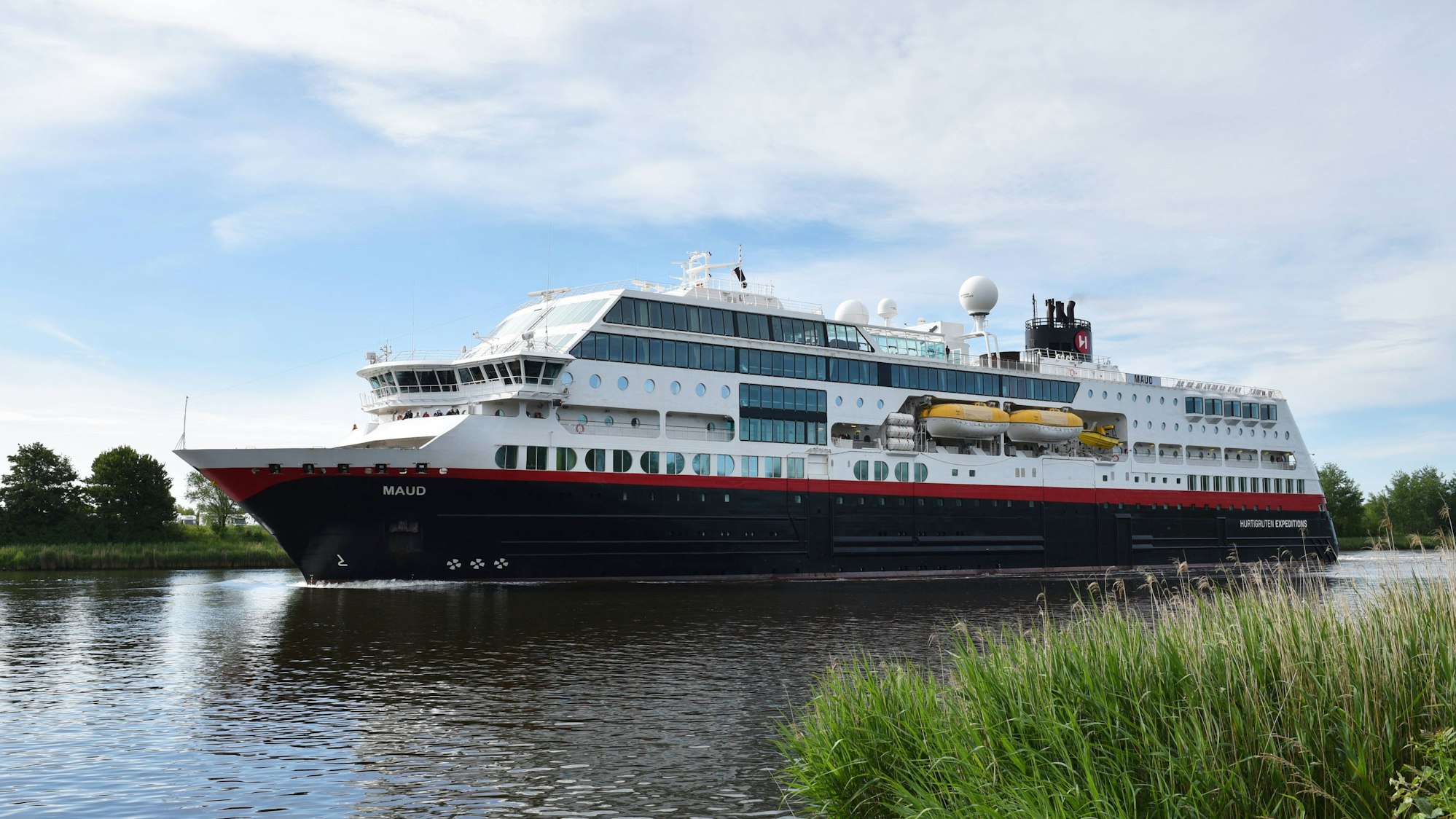 Das Kreuzfahrtschiff „MS Maud“ ist auf dem Nord-Ostseekanal unterwegs. Um Weihnachten geriet das Schiff in einen schweren Sturm vor der deutschen Nordseeküste.