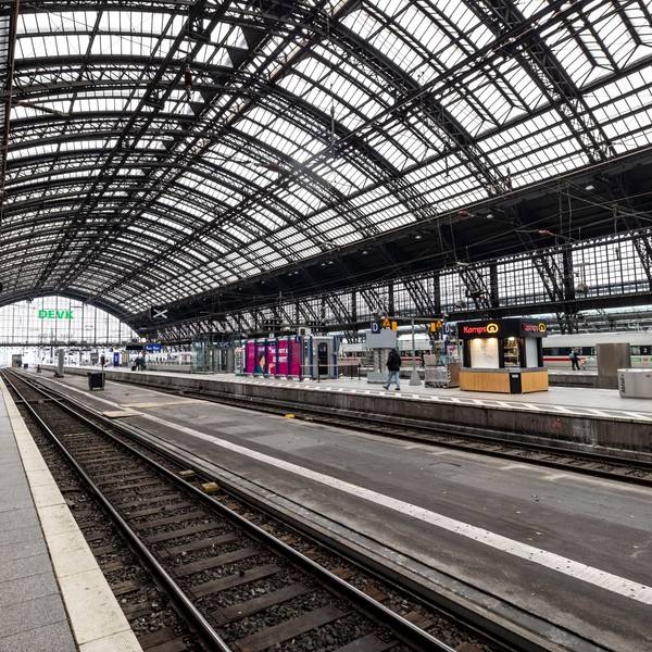 Anblick des leeren Kölner Hauptbahnhofs