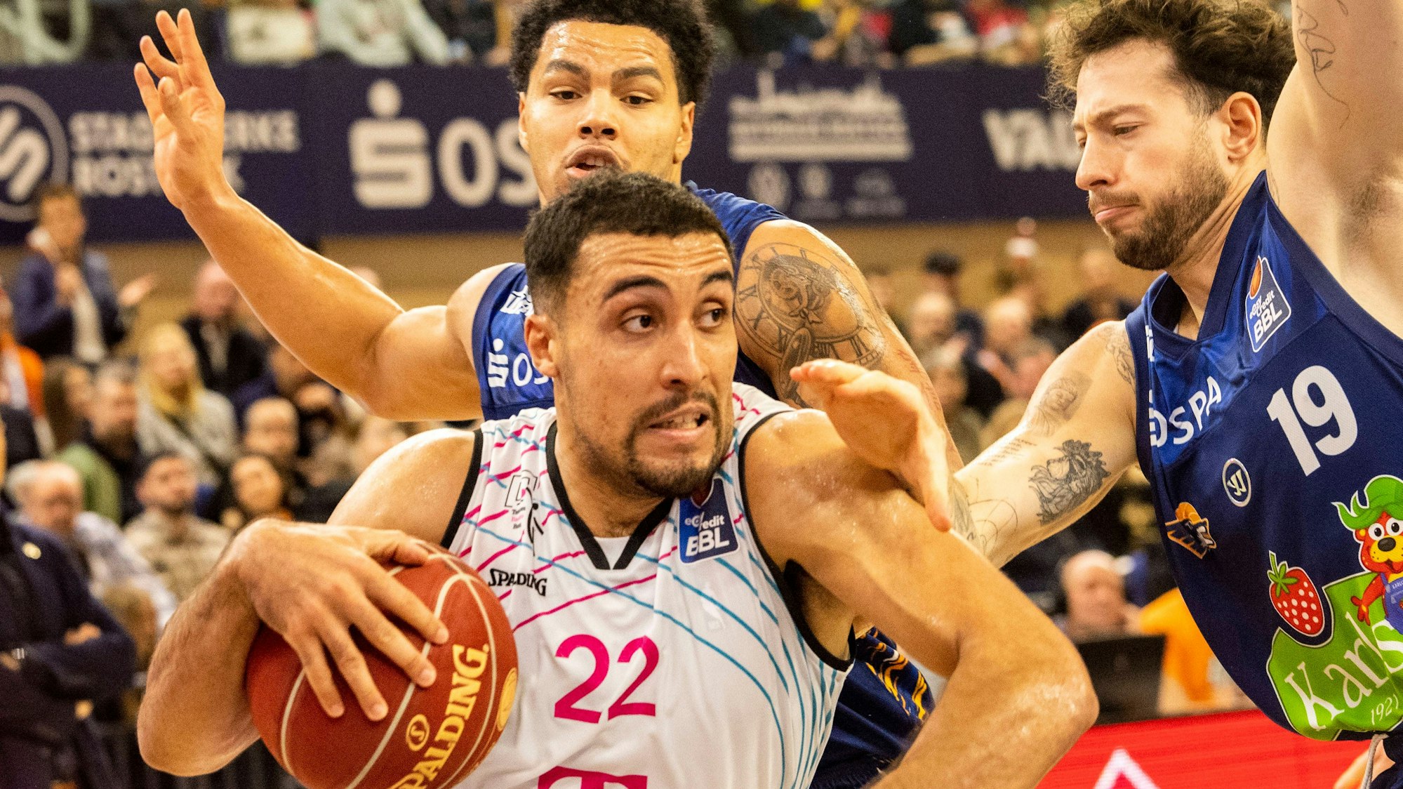 Noah Kirkwood (vorne) kam auf elf Punkte und sechs Assists, konnte die Pleite an der Nordseeküste aber nicht verhindern.