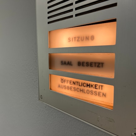 Anzeige der Saalbesetzung in einem Amtsgericht