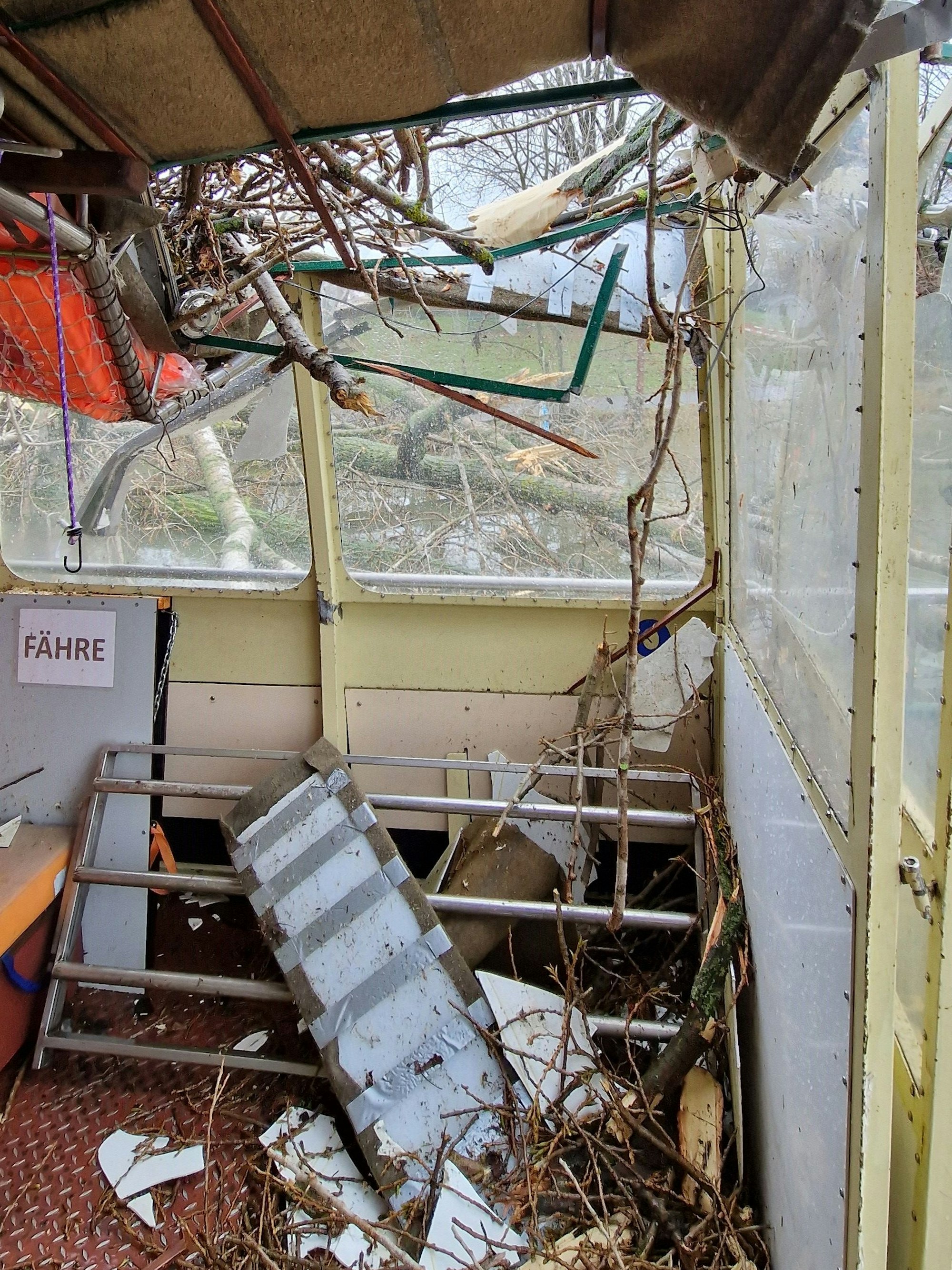 Die zerstörte Fähre Krokolino