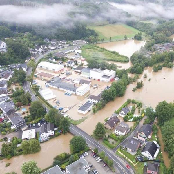 Bei der Hochwasser-Katastrophe im Juli 2021 standen große Teile von Rösrath unter Wasser. Nun steht die Forderung zur Debatte, Vorsorgemaßnahmen jährlich zu überprüfen