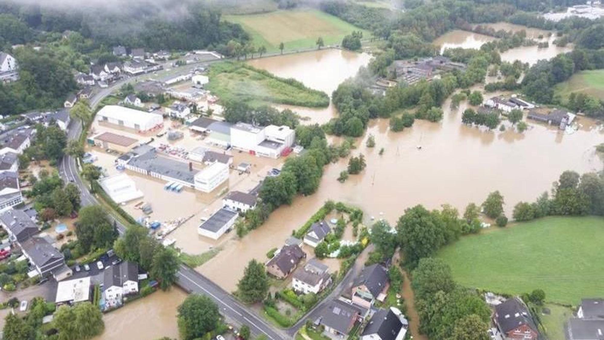 Bei der Hochwasser-Katastrophe im Juli 2021 standen große Teile von Rösrath unter Wasser. Nun steht die Forderung zur Debatte, Vorsorgemaßnahmen jährlich zu überprüfen