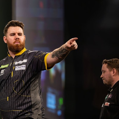 Scott Williams bei seiner Partie gegen den deutschen Martin Schindler bei der Darts-WM in London.