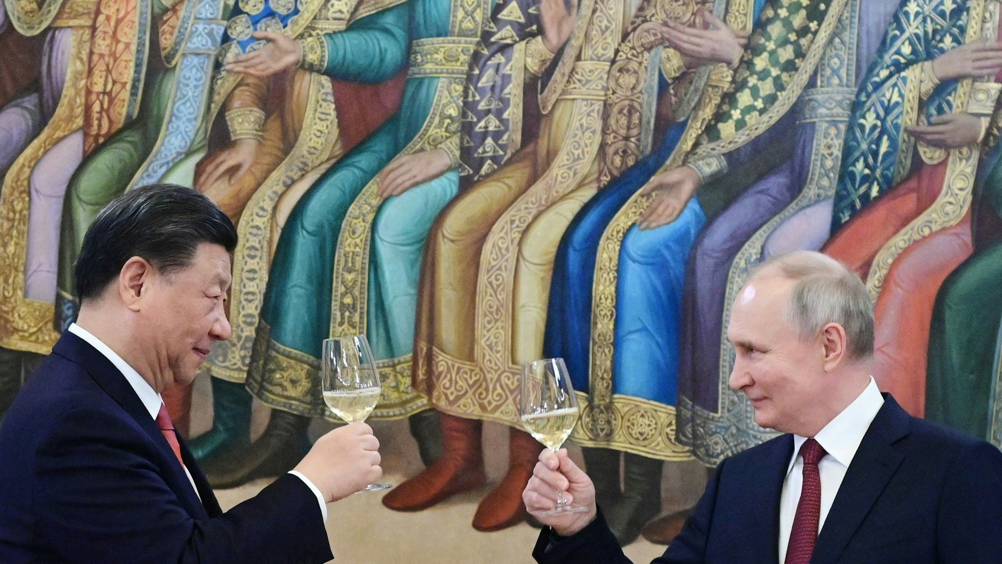 Beim Besuch des chinesischen Machthabers Xi Jinping in Moskau im März 2023 soll Wladimir Putin seinem Verbündeten einen jahrelangen Kampf gegen die Ukraine angekündigt haben. (Archivbild)