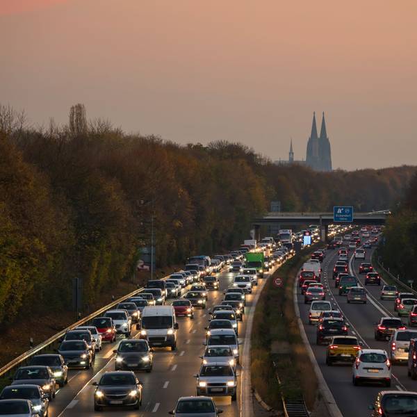 Stau auf der A57 bei Köln.