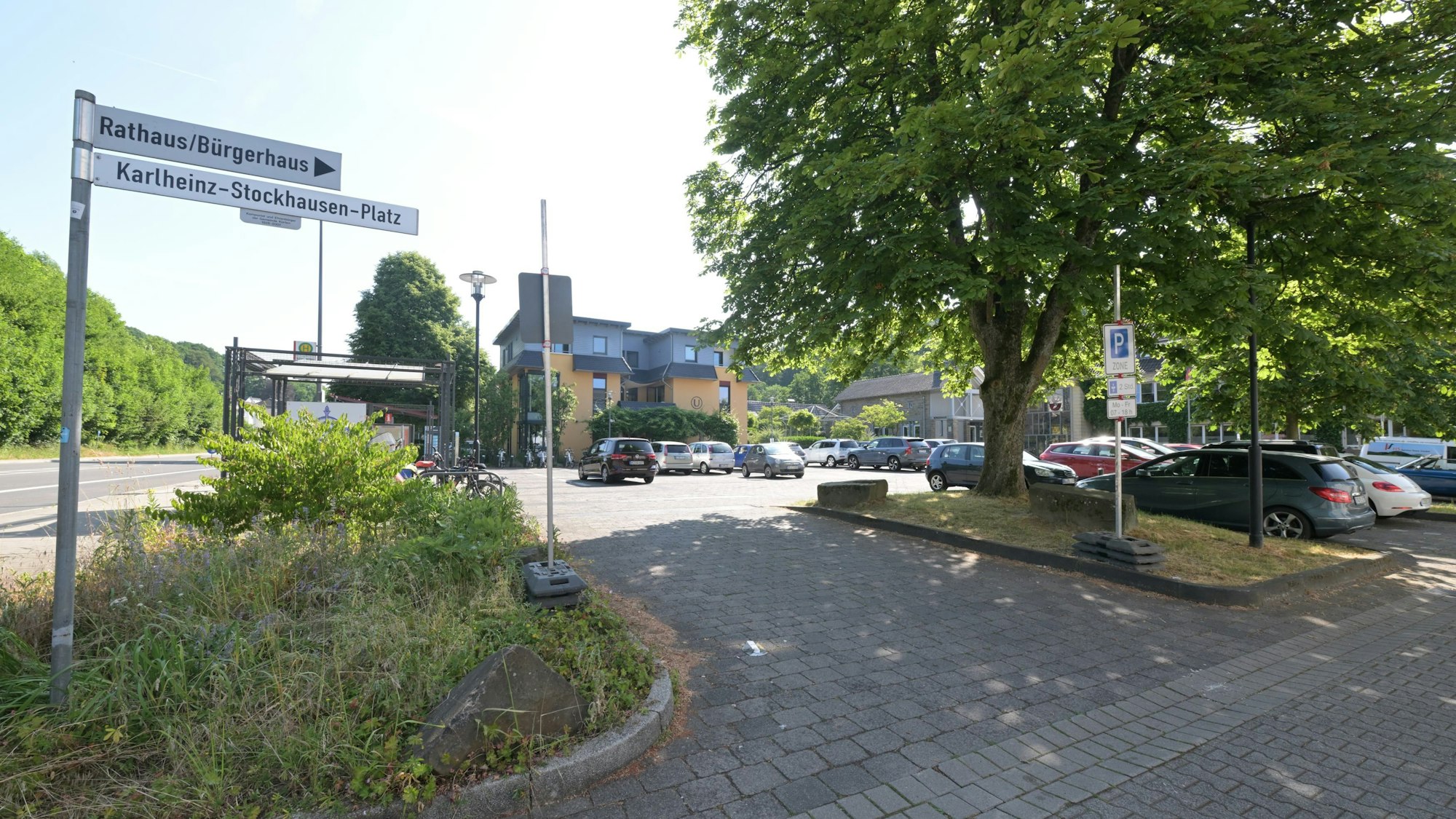 Das Foto zeigt den Karlheinz-Stockhausen-Platz in Kürten