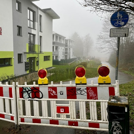 Sperren an der Balkan-Trasse in der Burscheider Innenstadt