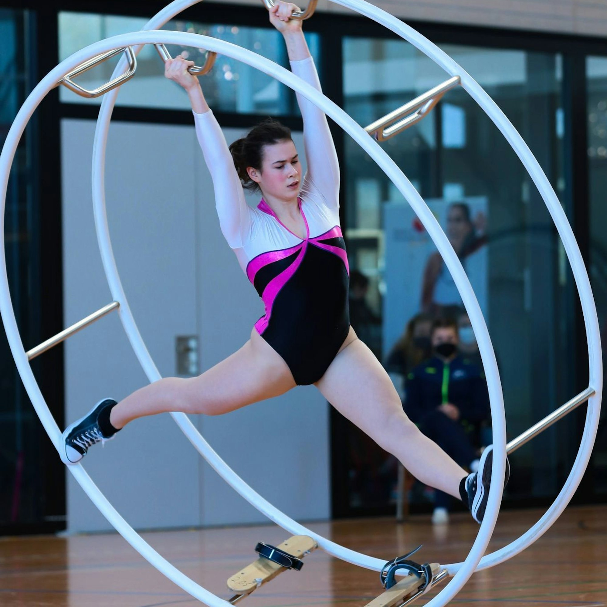 Ella Köhler turnt im Rhönrad