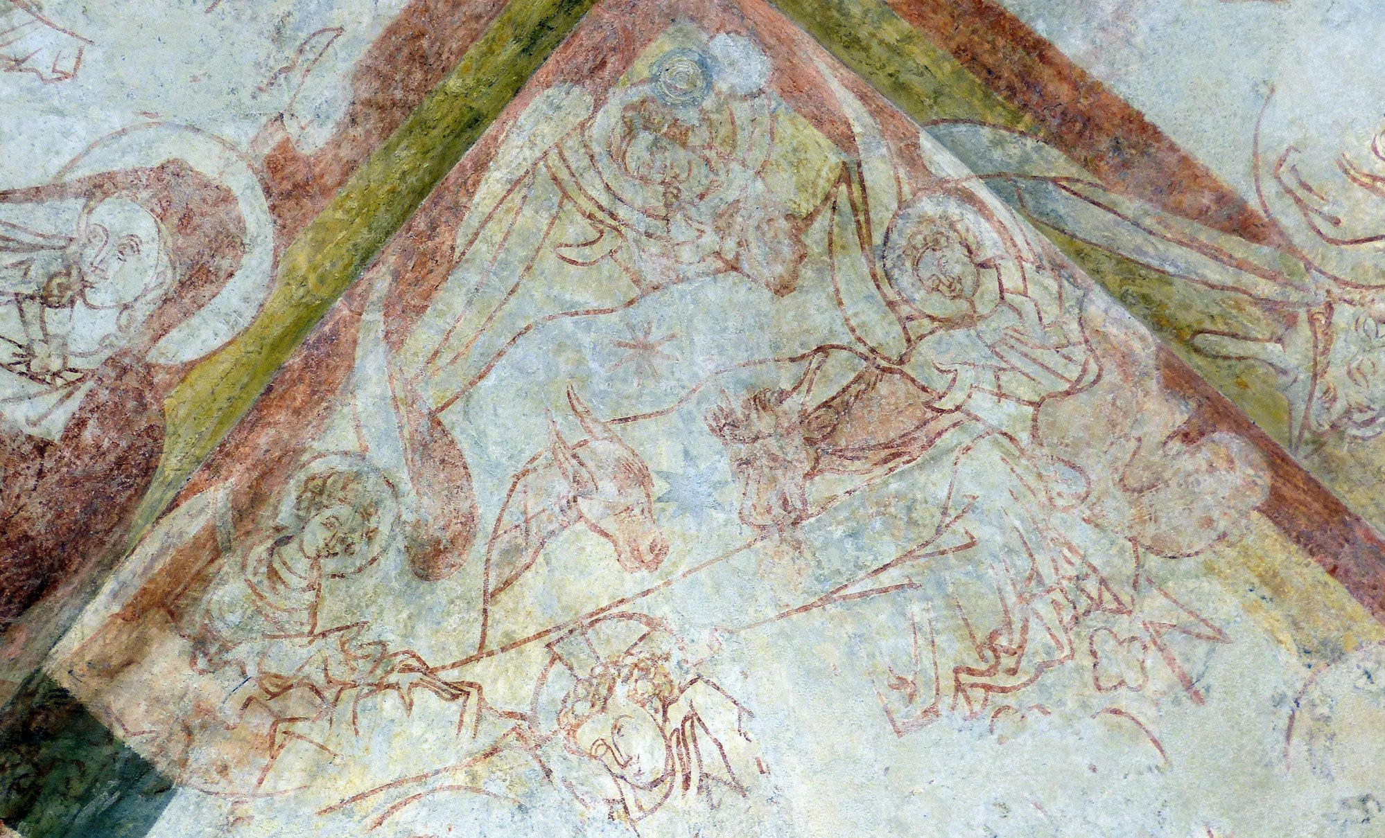 Ein altes Fresko an der Wand einer Basilika.