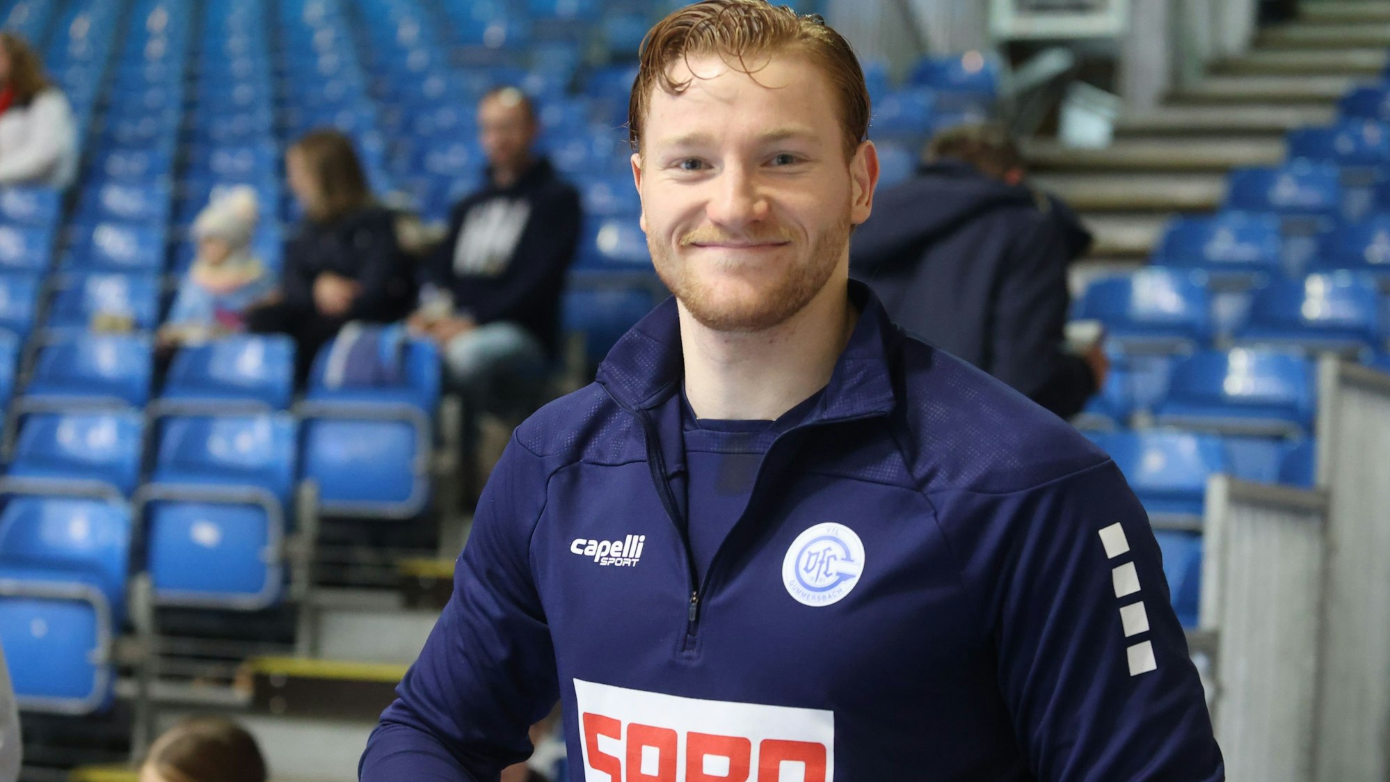 VfL-Handballer Tom Kiesler lacht aus dem Bild heraus.