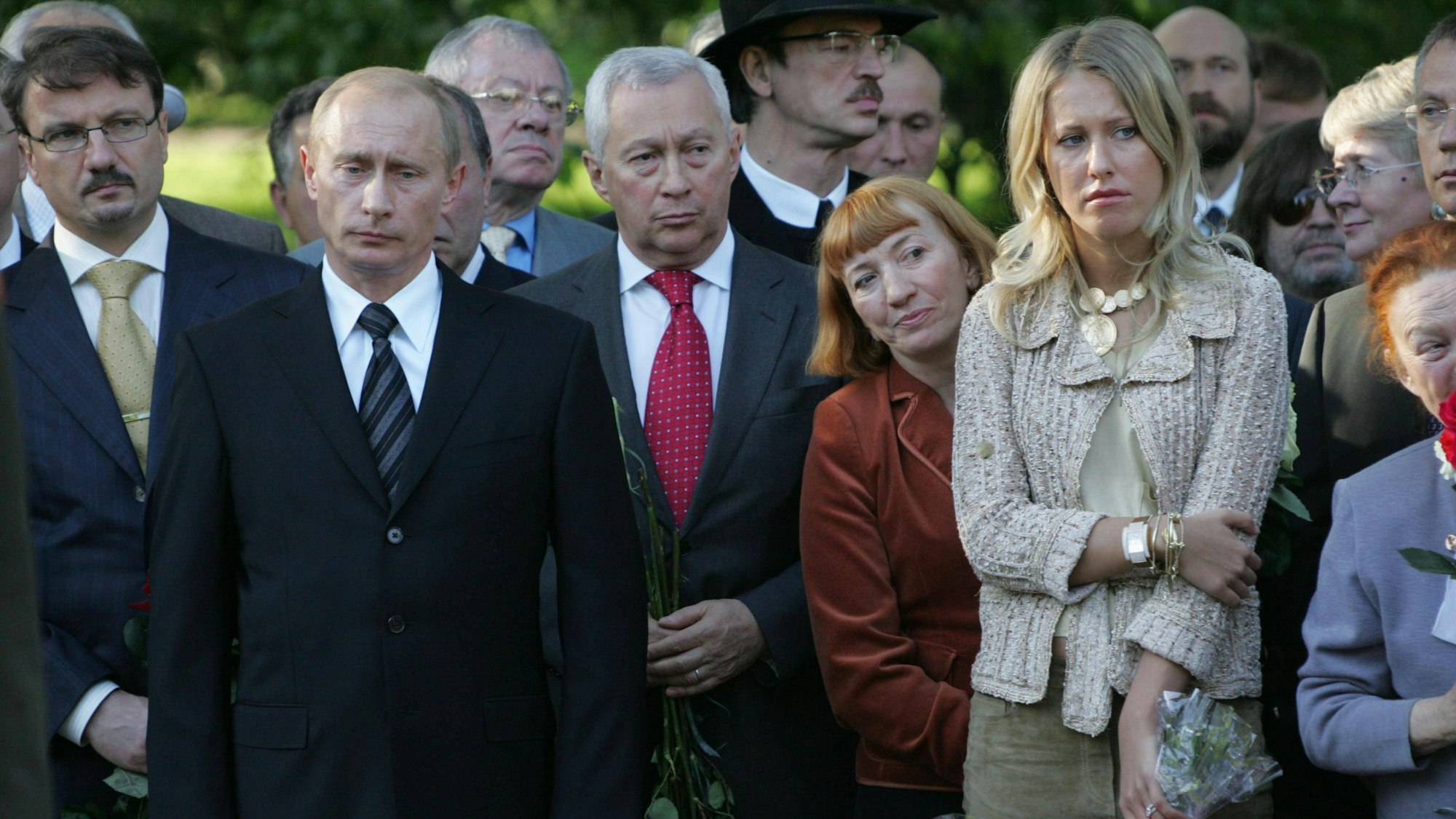 Xenia Sobtschak bei der Trauerfeier für ihren Vater Anatoli Sobtschak im Jahr 2012 neben Kremlchef Wladimir Putin. Sobtschak gilt als Mentor des amtierenden russischen Präsidenten.