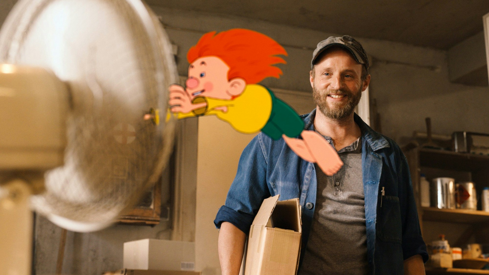 Florian Brückner als Florian, Neffe von Meister Eder, in einer Szene des Films „Neue Geschichten vom Pumuckl“.