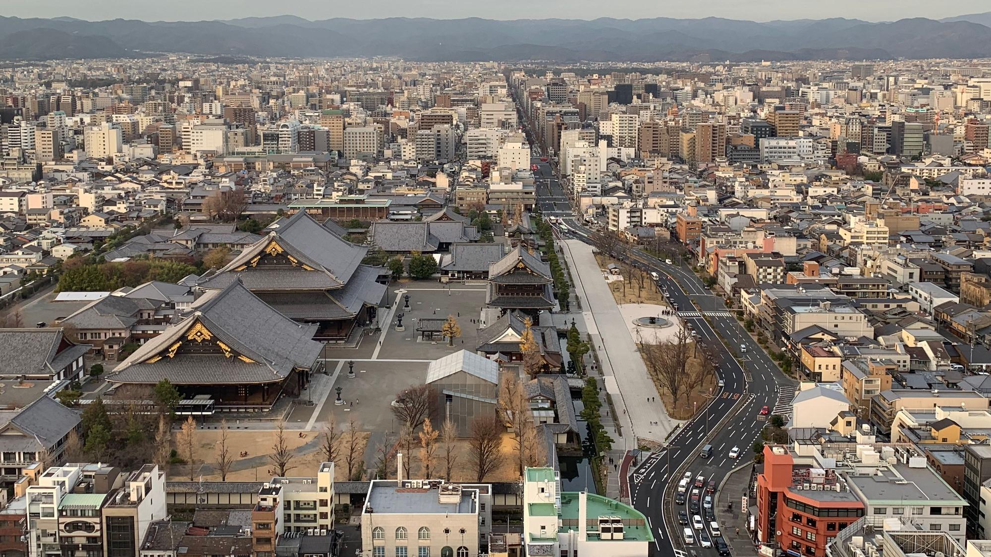 Blick auf die 1,5 Millionen Einwohner große Metropole Kyoto.