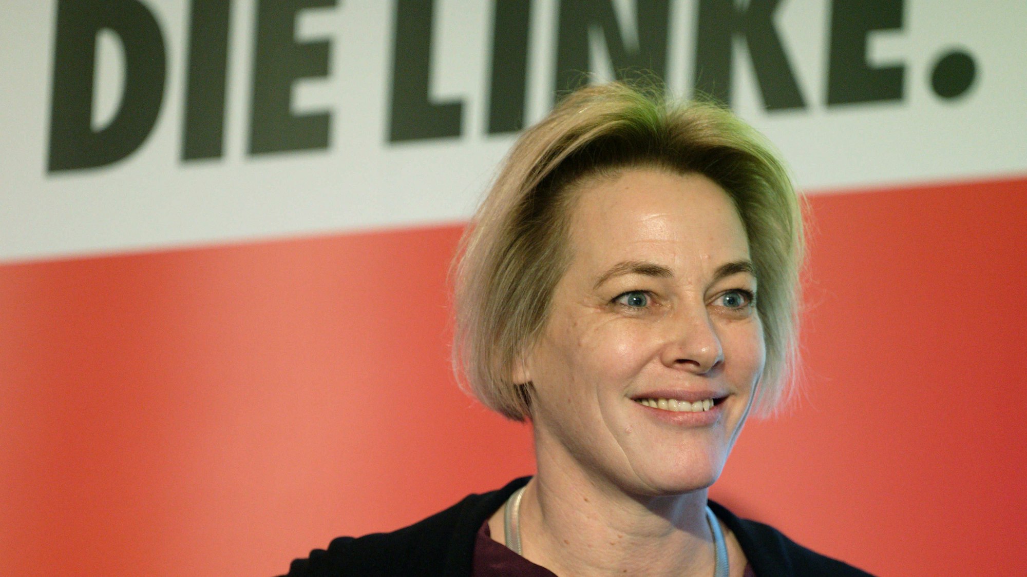 29.01.2022, Nordrhein-Westfalen, Mülheim an der Ruhr: Carolin Butterwegge spricht bei der Delegiertenversammlung der Partei Die Linke in Nordrhein-Westfalen. Die nordrhein-westfälische Linke geht mit der Soziologin Carolin Butterwegge und dem Co-Parteichef El-Khatib als Spitzenkandidaten in die Landtagswahl. Foto: Henning Kaiser/dpa +++ dpa-Bildfunk +++