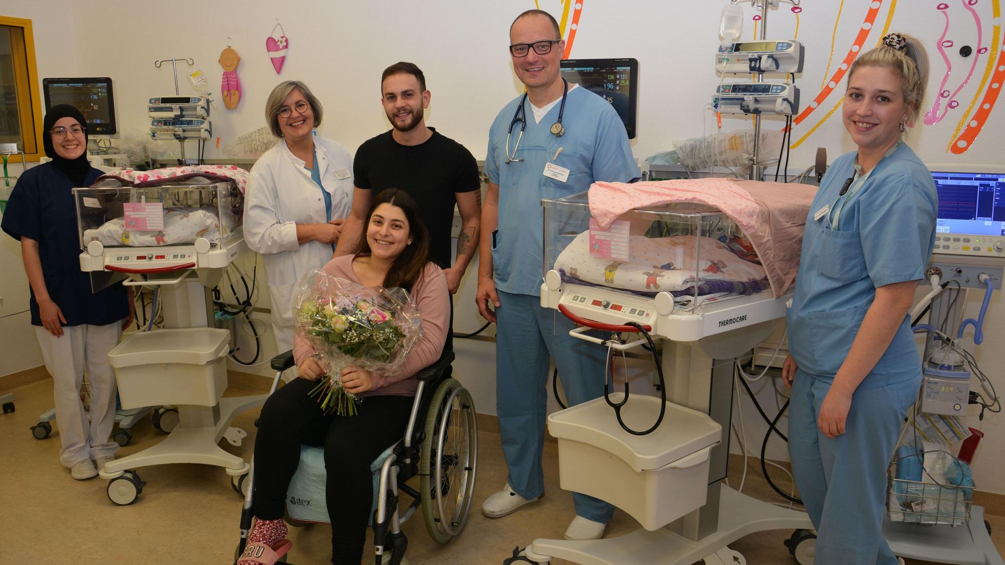 Neujahrsbabies 2024: Am Vormittag des 1. Januar erblickten die Zwillinge Sofia und Melia Frusteri im Kreiskrankenhaus Gummersbach das Licht der Welt.