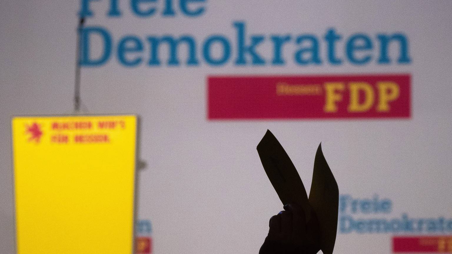 Bei der FDP-Mitgliederbefragung hat sich eine knappe Mehrheit für den Verbleib in der Ampel-Koalition mit SPD und Grünen ausgesprochen.