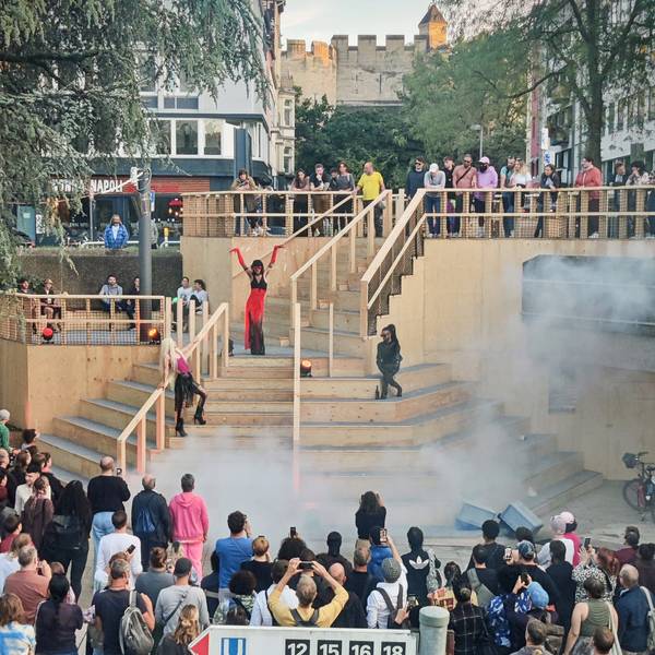 Im Sommer fanden Veranstaltung auf der Freitreppe am Ebertplatz statt.