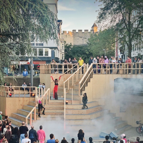 Im Sommer fanden Veranstaltung auf der Freitreppe am Ebertplatz statt.