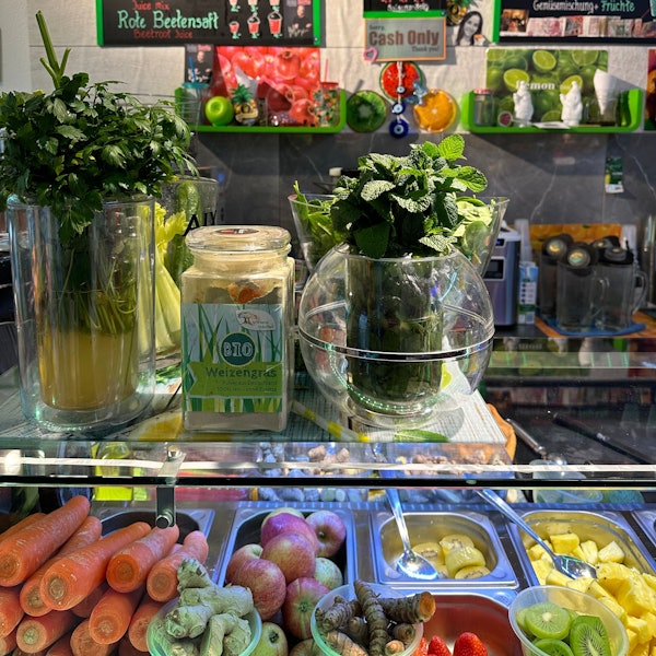 Köln. Saftbar Extra Frisch in der Komödienstraße, Bilder für die Bar-Kolumne SchönTrinken, Foto: Eva Reik