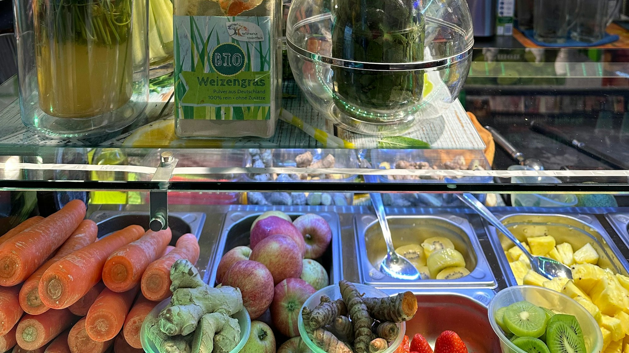 Köln. Saftbar Extra Frisch in der Komödienstraße, Bilder für die Bar-Kolumne SchönTrinken, Foto: Eva Reik