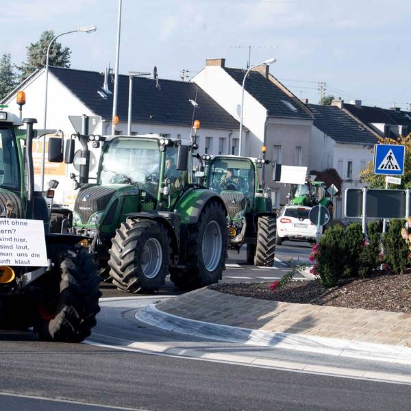 Das Bild zeigt einen Protest der Landwirte in Kuchenheim.